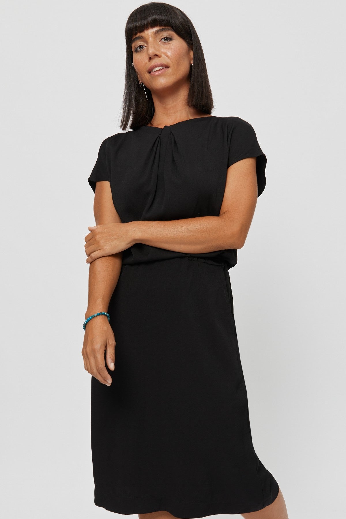 Amy | Midikleid mit Bleistiftrock und Ausschnittdetail in Schwarz