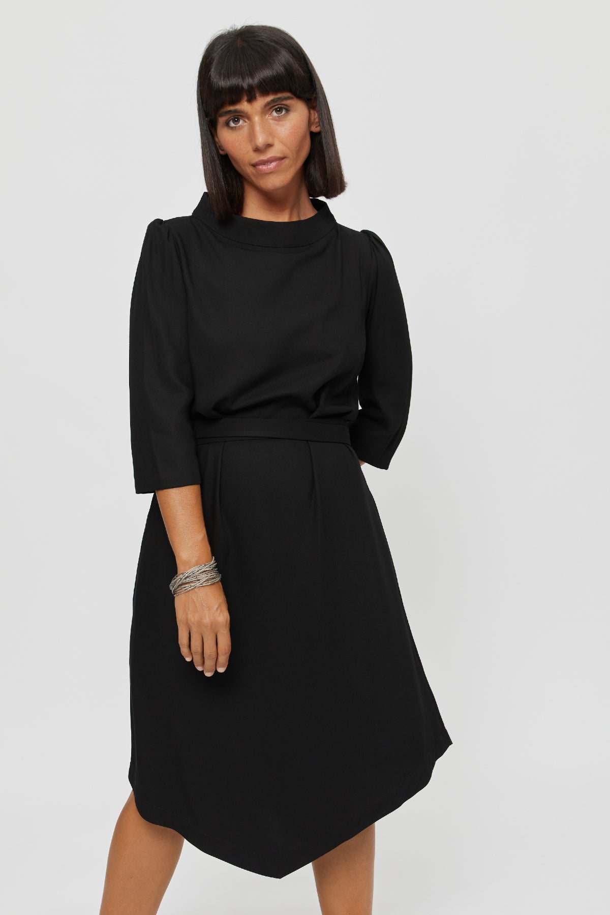 SUZI Elegantes Business Kleid mit Stehkragen - AYANI