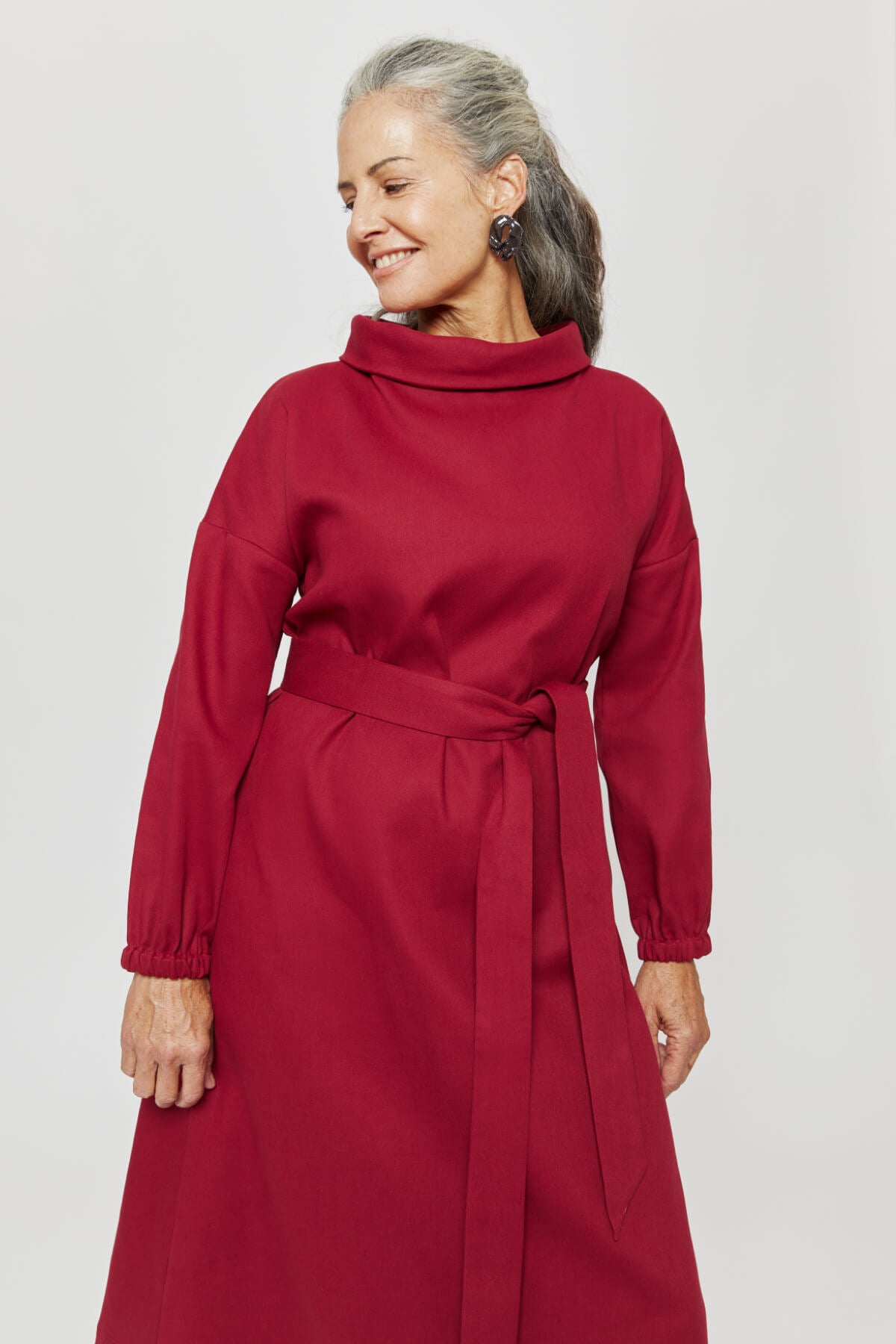 Amalia | Midi-Winterkleid mit hohem Ausschnitt in Rot-Bordeaux