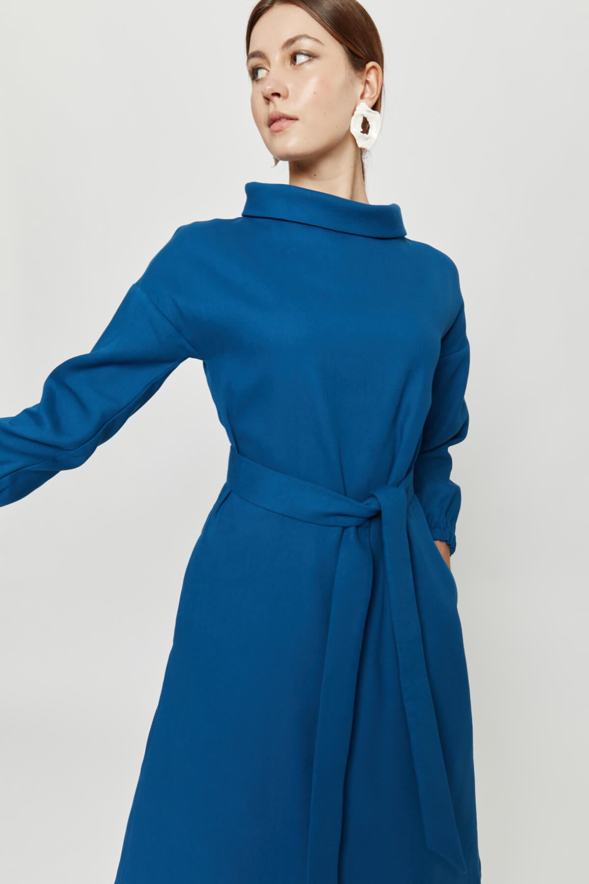 Winteroutfit 2023 Blau Kleid AYANI