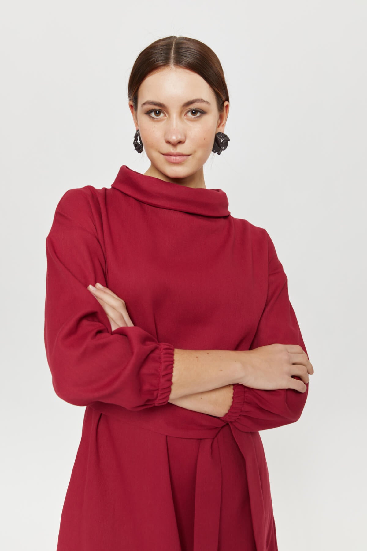 Amalia | Midi-Winterkleid mit hohem Ausschnitt in Rot-Bordeaux
