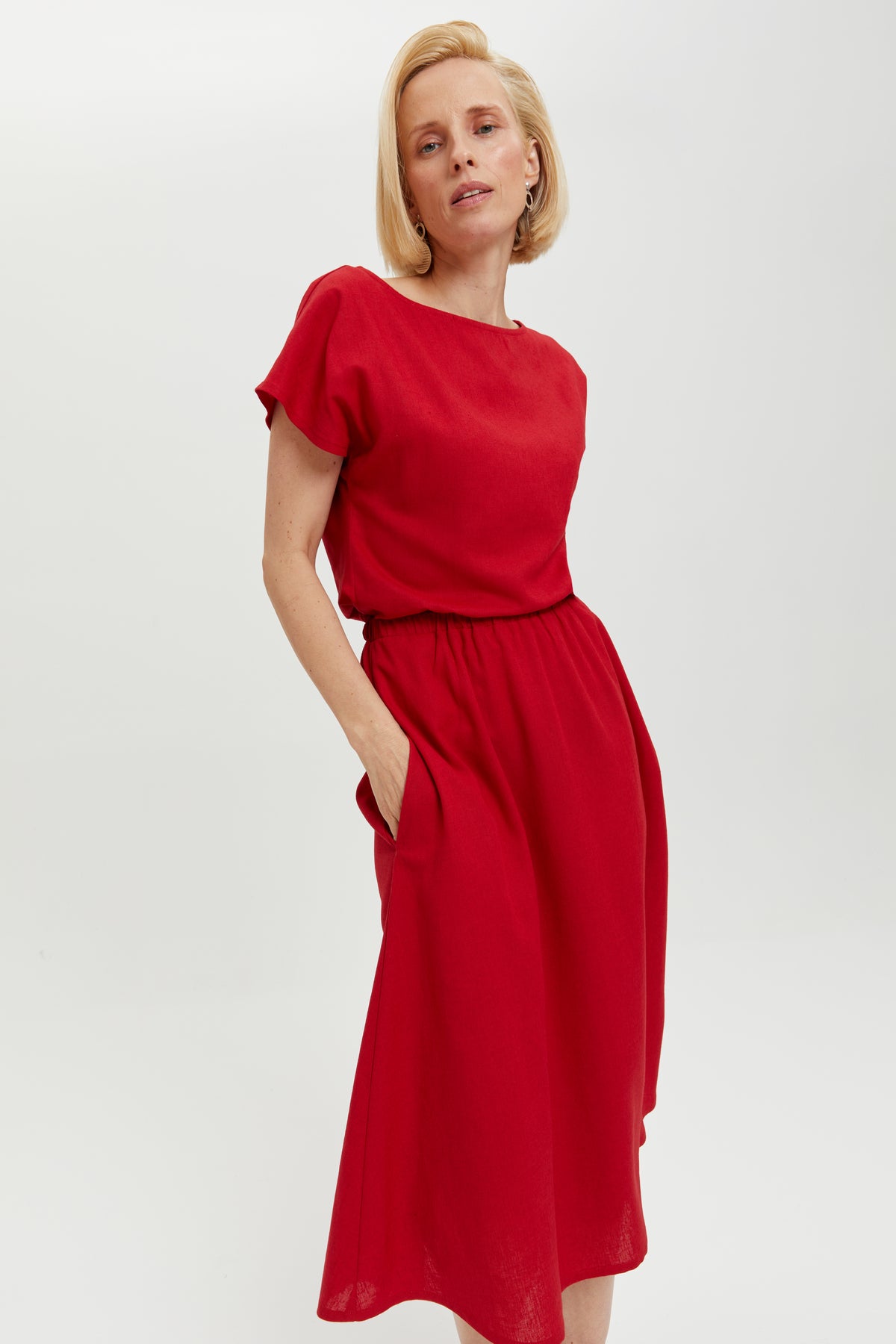 Nane | Linen Dress with Short Sleeves in Red