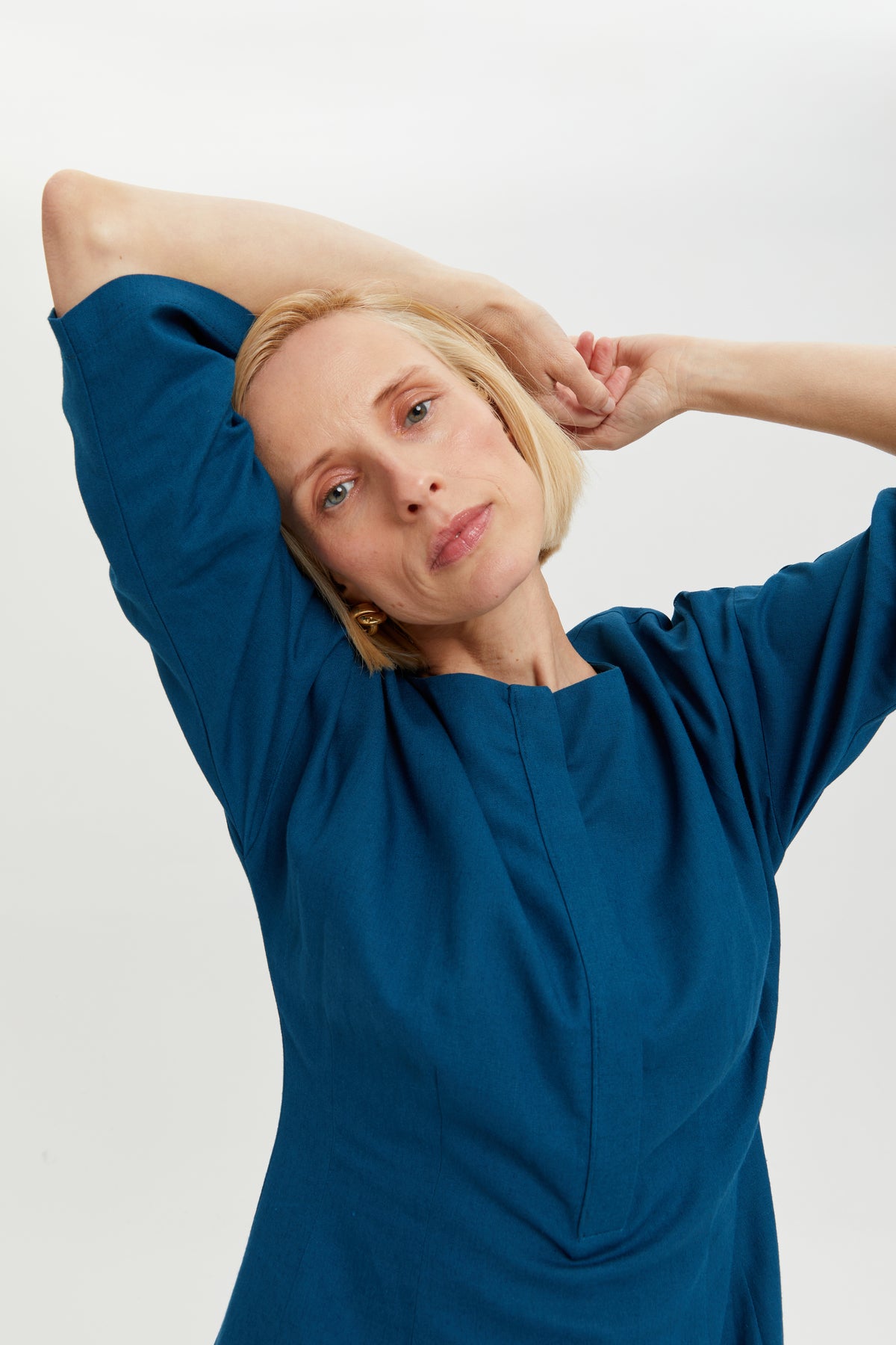 Lusin | Midi-Leinenkleid mit Knopfleiste in Petrol-Blau