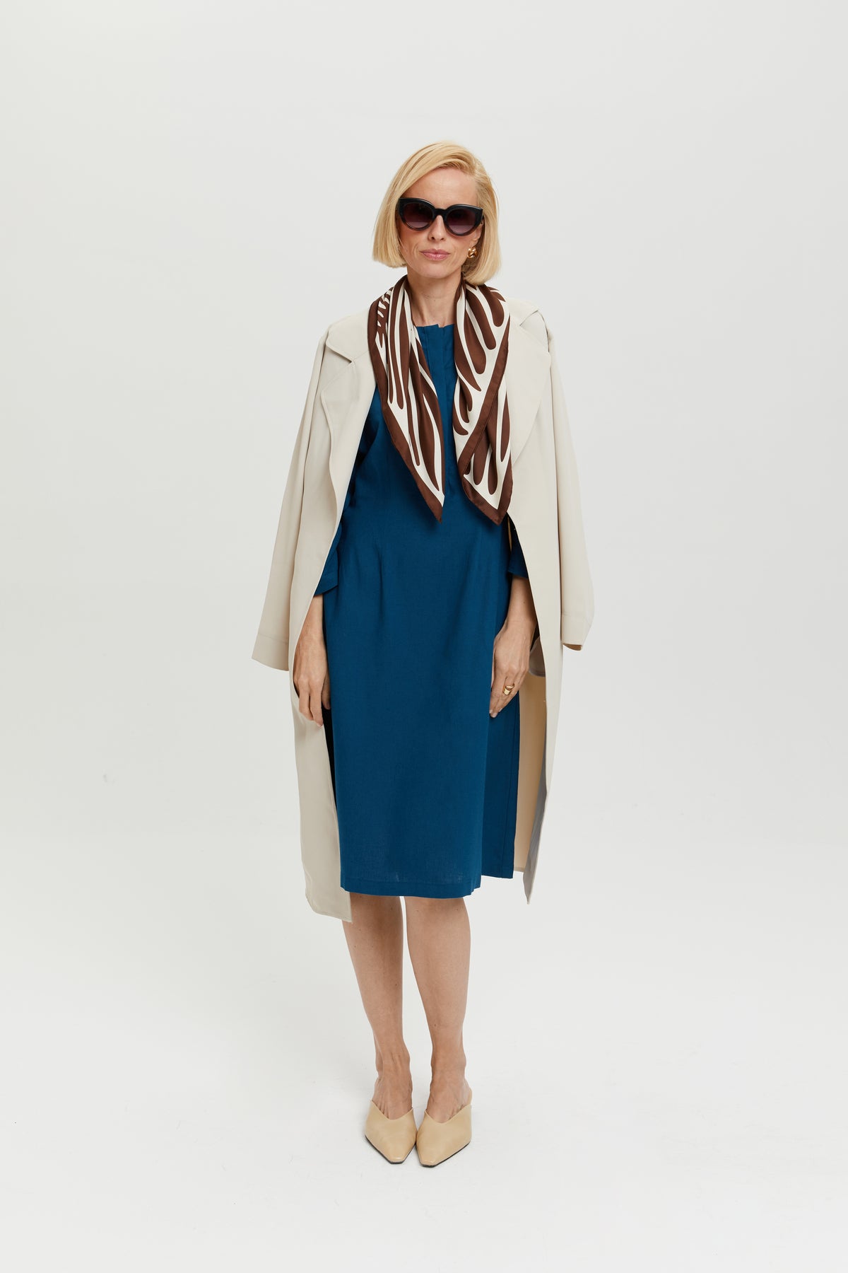 Lusin | Midi-Leinenkleid mit Knopfleiste in Petrol-Blau