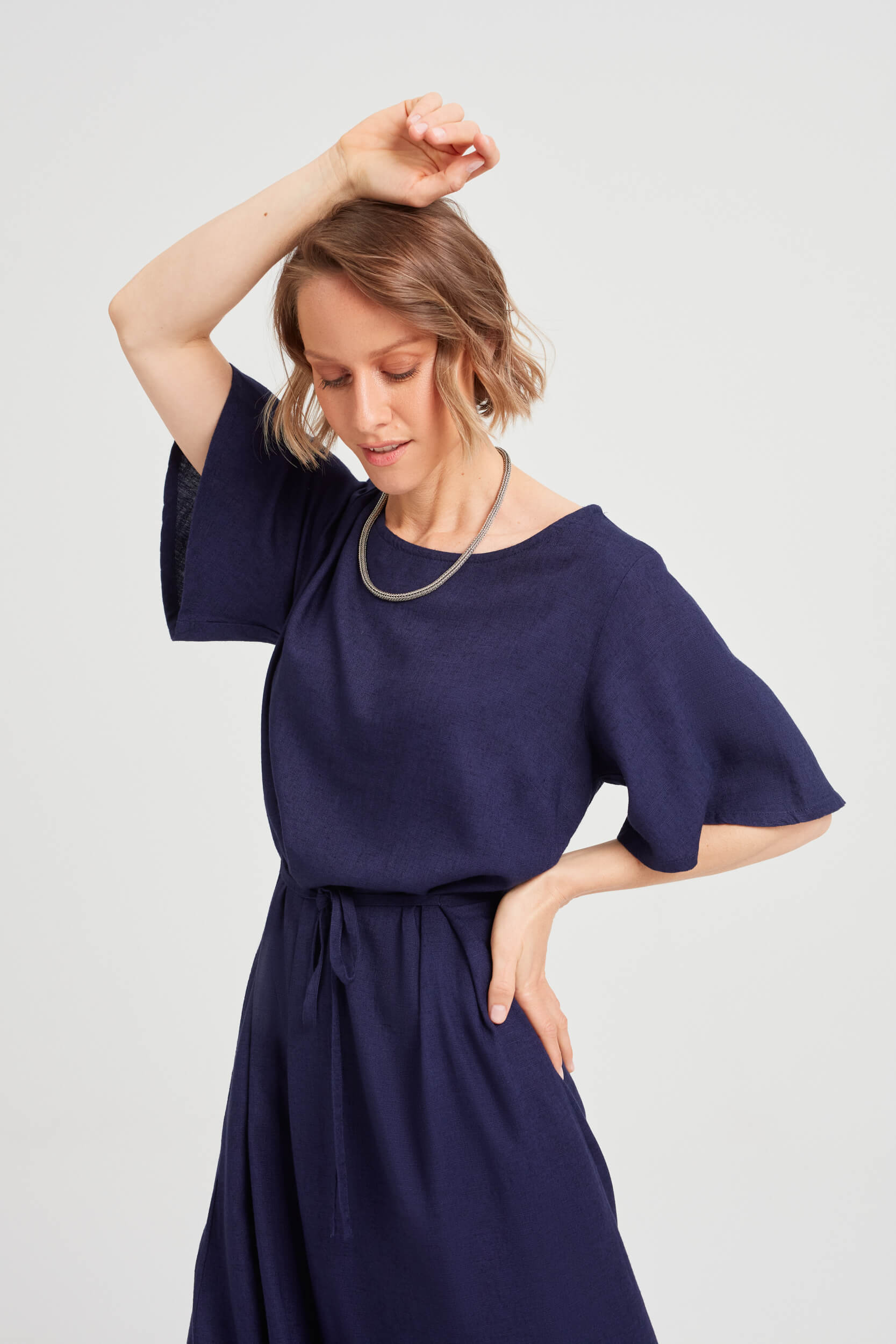 AYANI NIKA cocktailkleid dunkelblau stilvoll mit schmetterlingsärmel damen