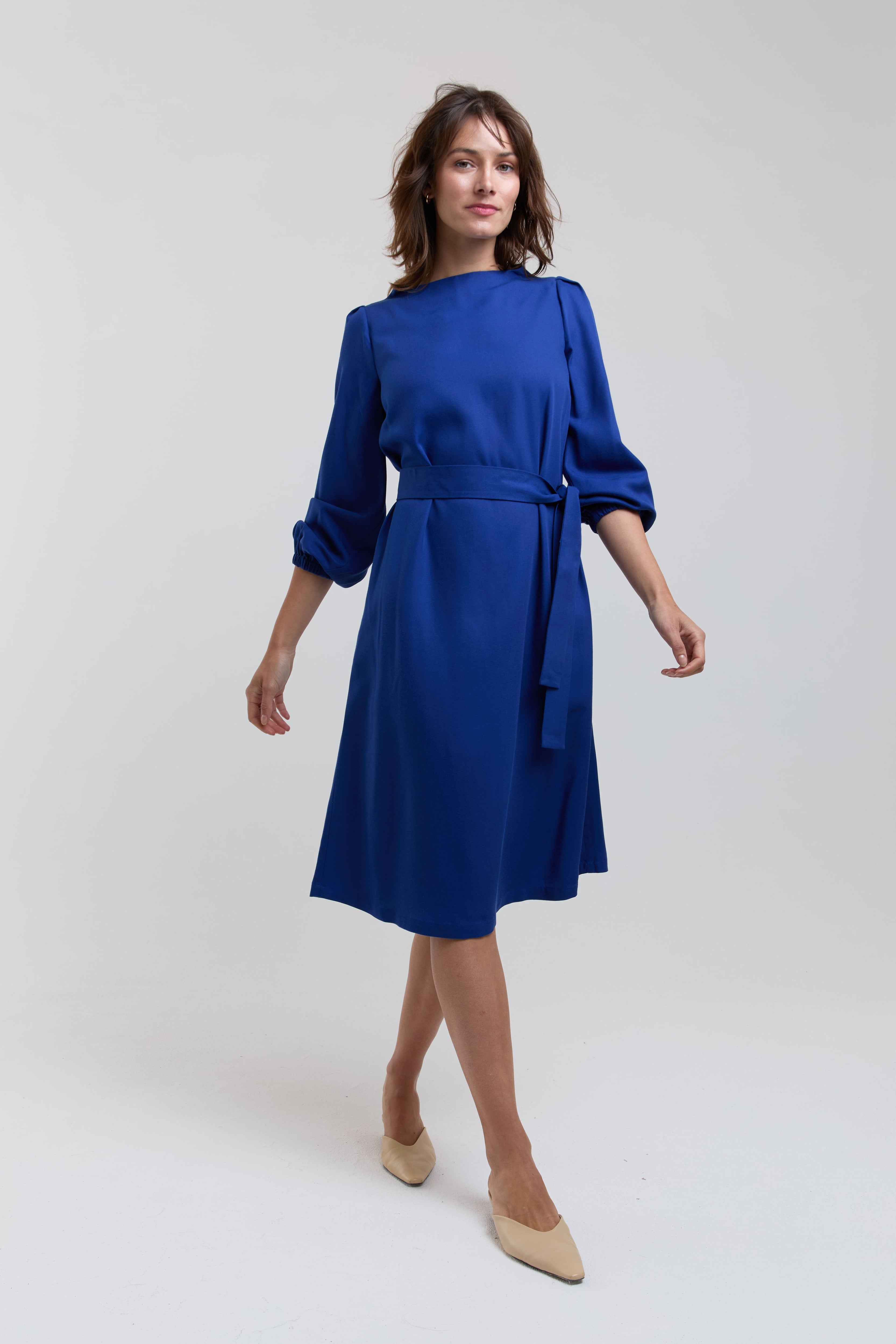 MIA blaues midi kleid damen langarm elegantes bürokleid mit gürtel von AYANI