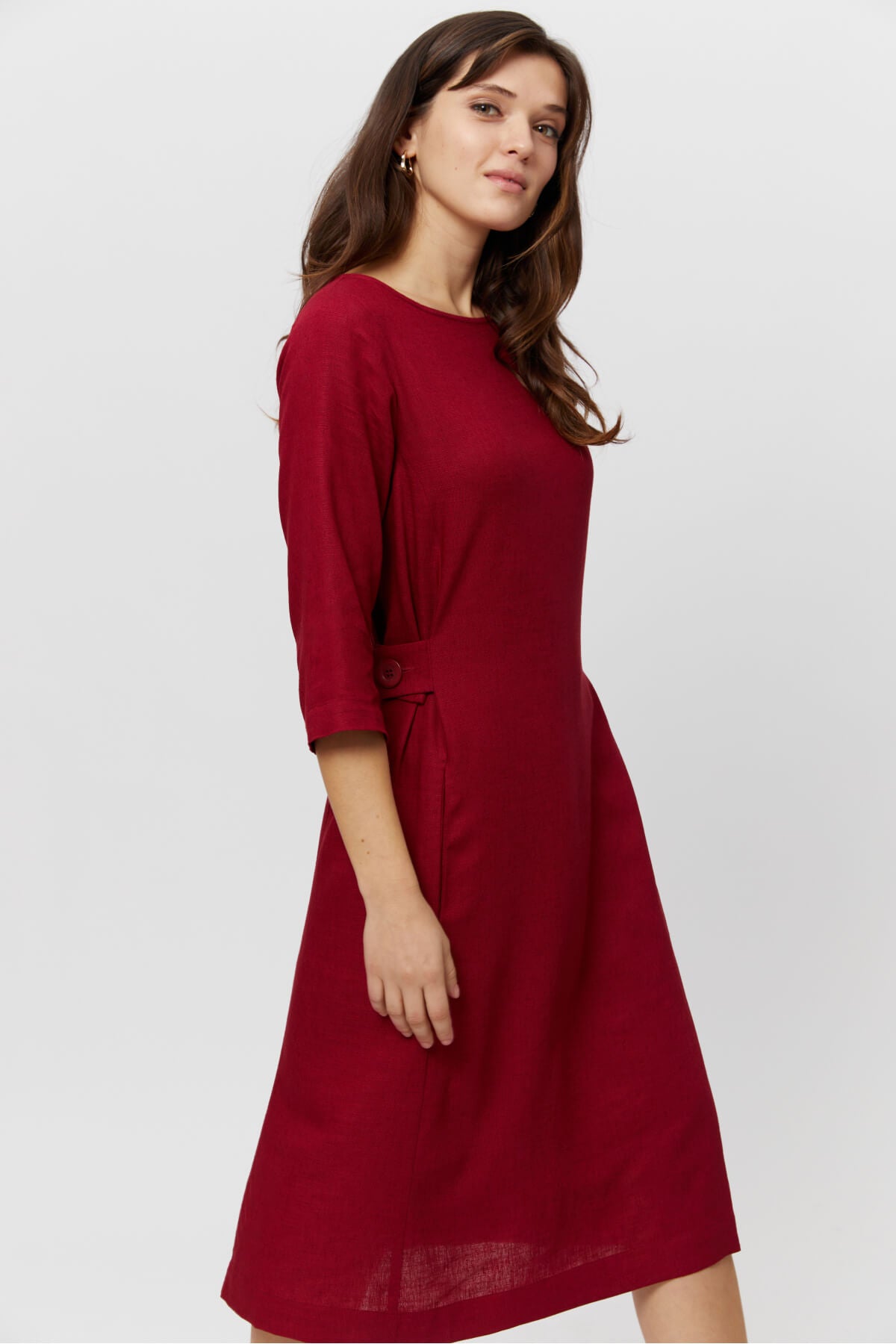Sommer Rotes Leinenkleid EMILIA · Leinenkleid midi Langarm · Festliches und Elegantes Leinenkleid mit Taschen - AYANI