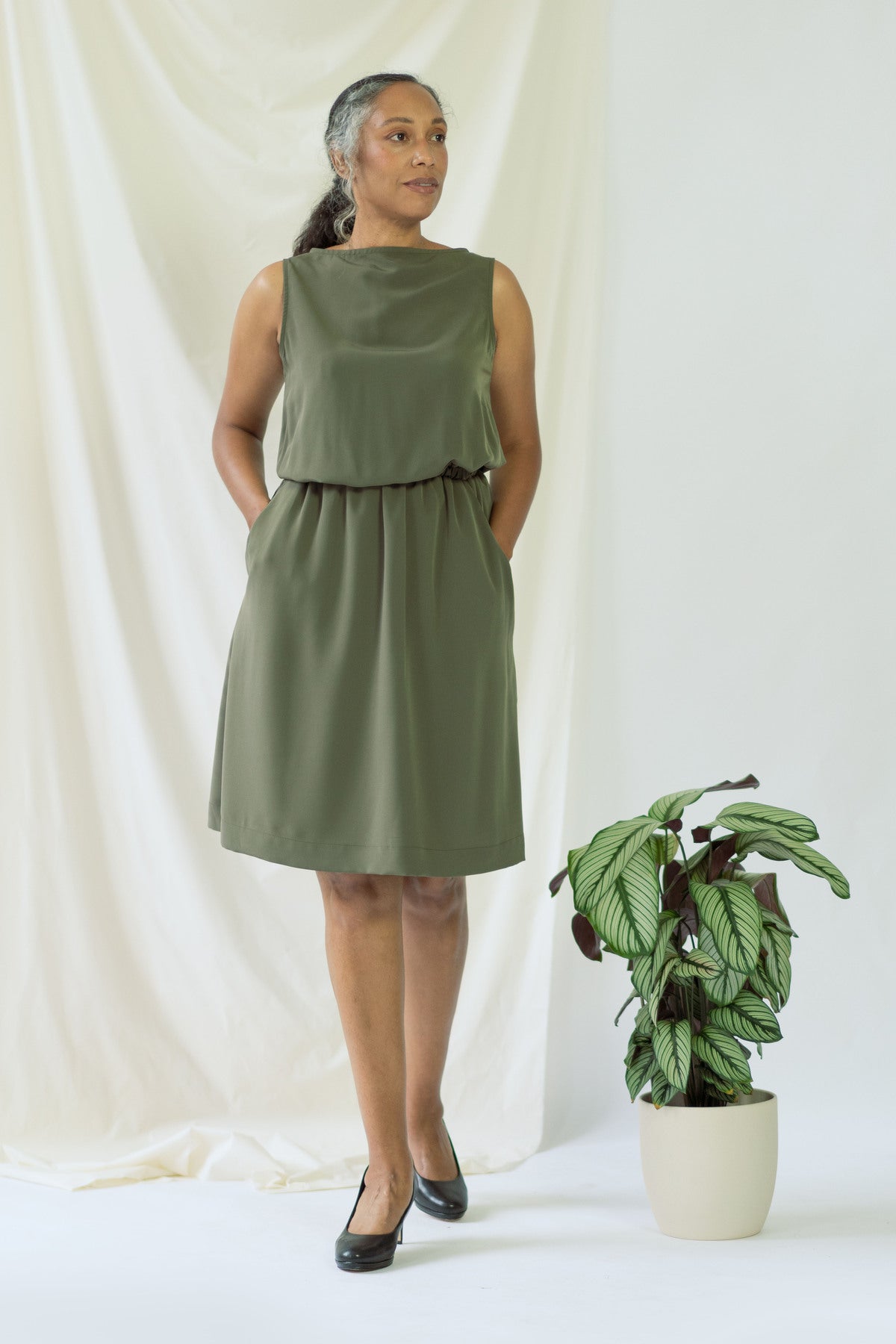 Bella | Sleeveless drapey dress in olive green