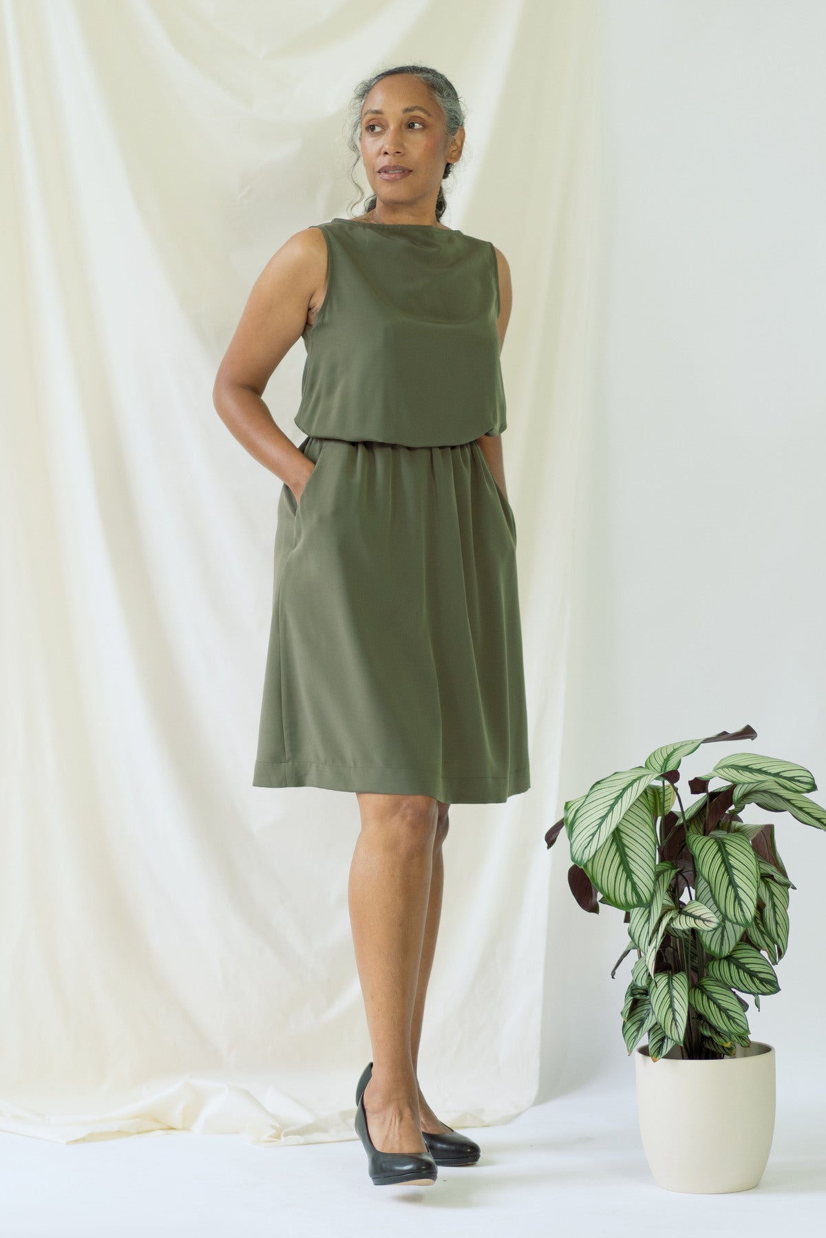 Bella | Sleeveless drapey dress in olive green