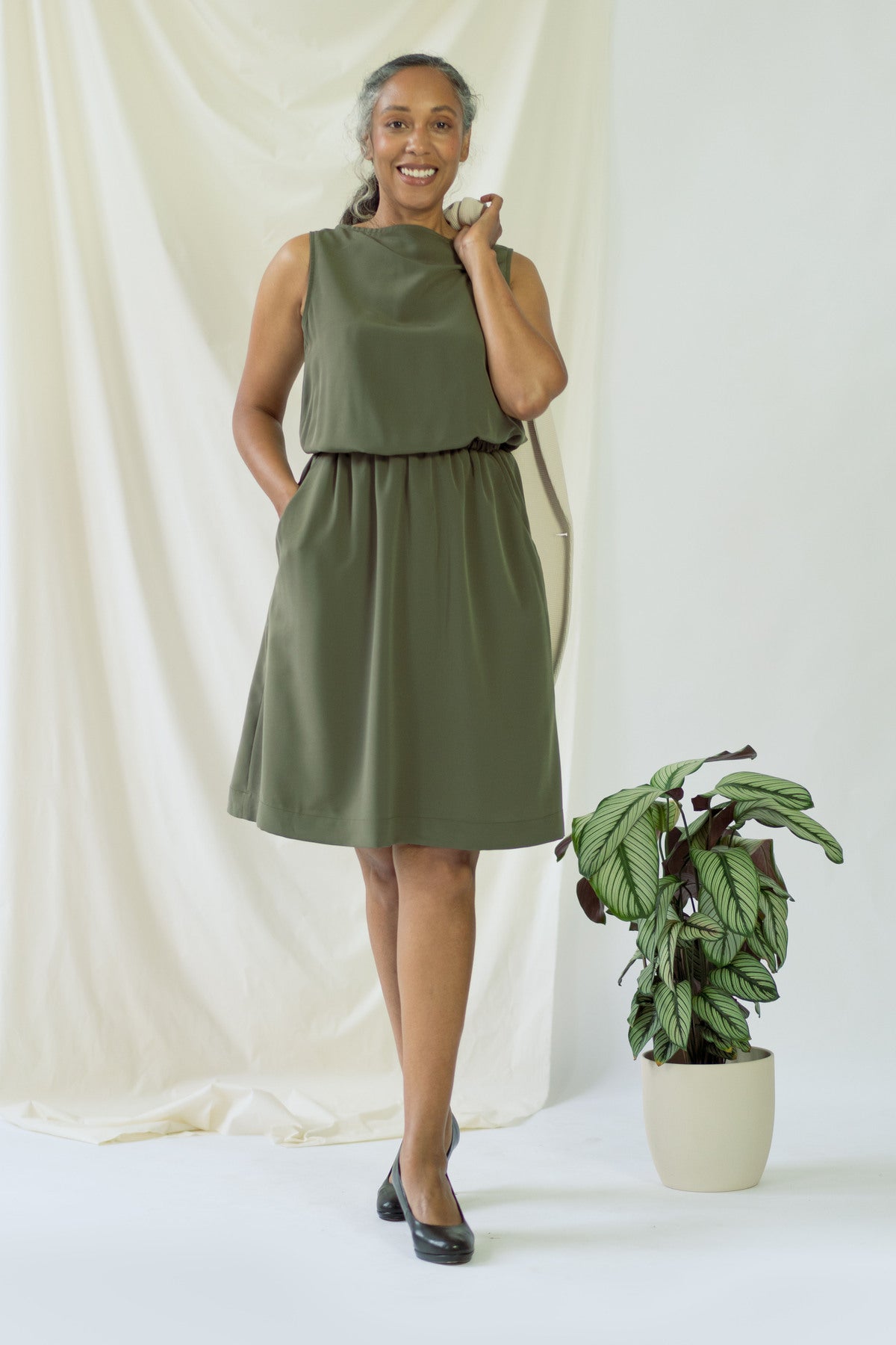 Ärmelloses Oliv Grünes Sommerkleid