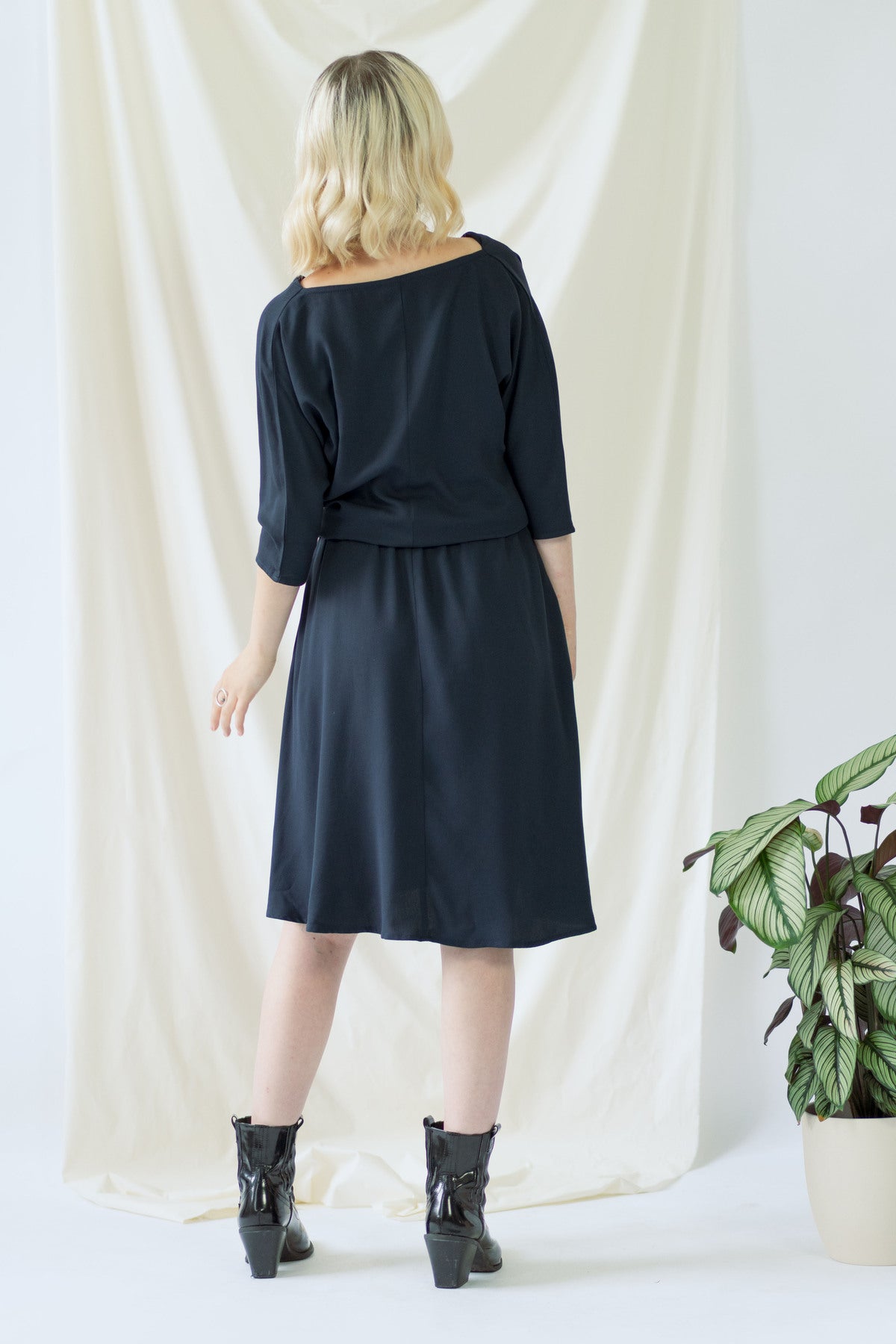 Lisa | Elegantes Kleid in Marineblau mit schulterfreier Option
