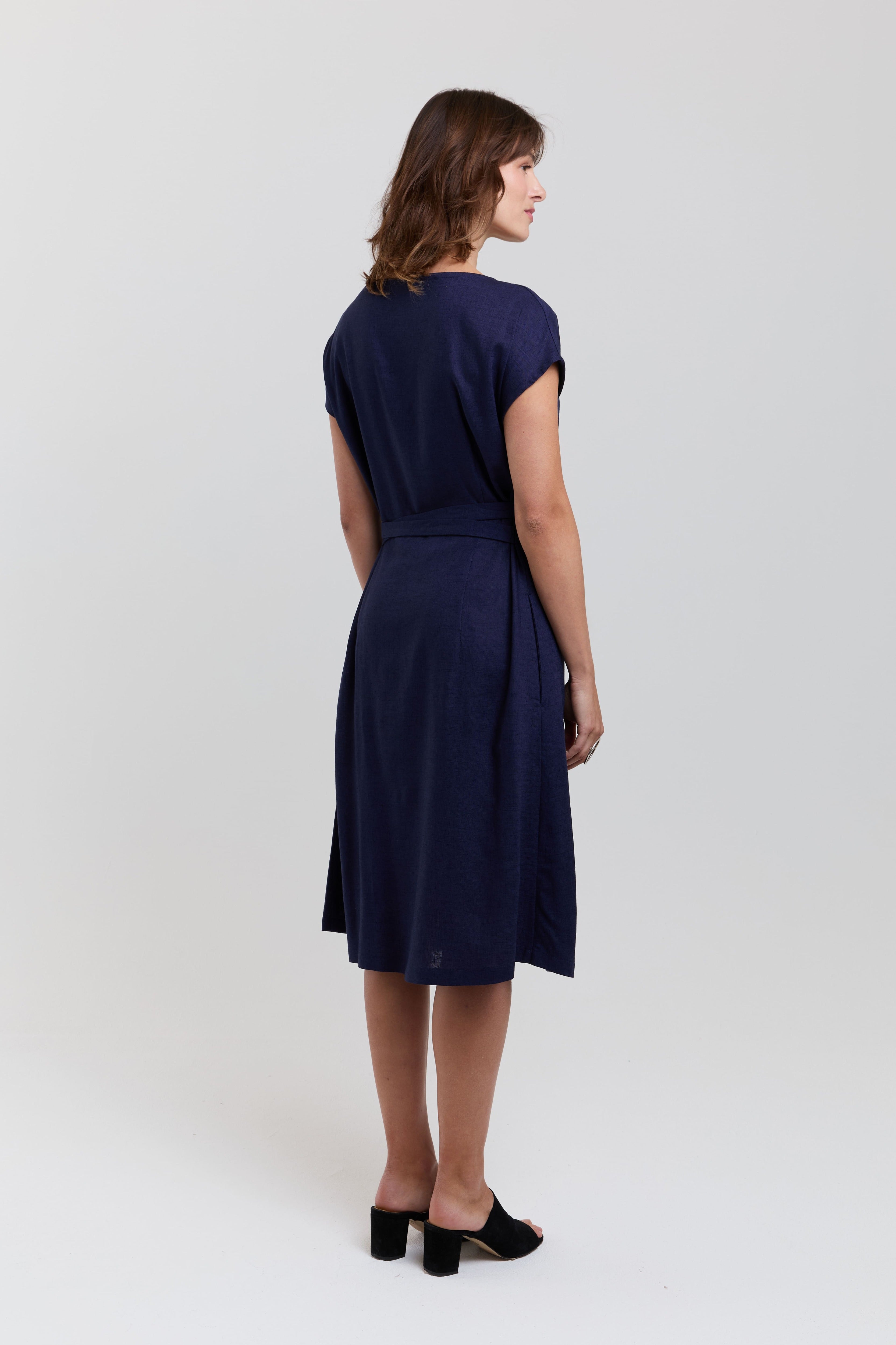 Julia | Elegantes Midi Kleid mit Taillenbändern in Dunkelblau