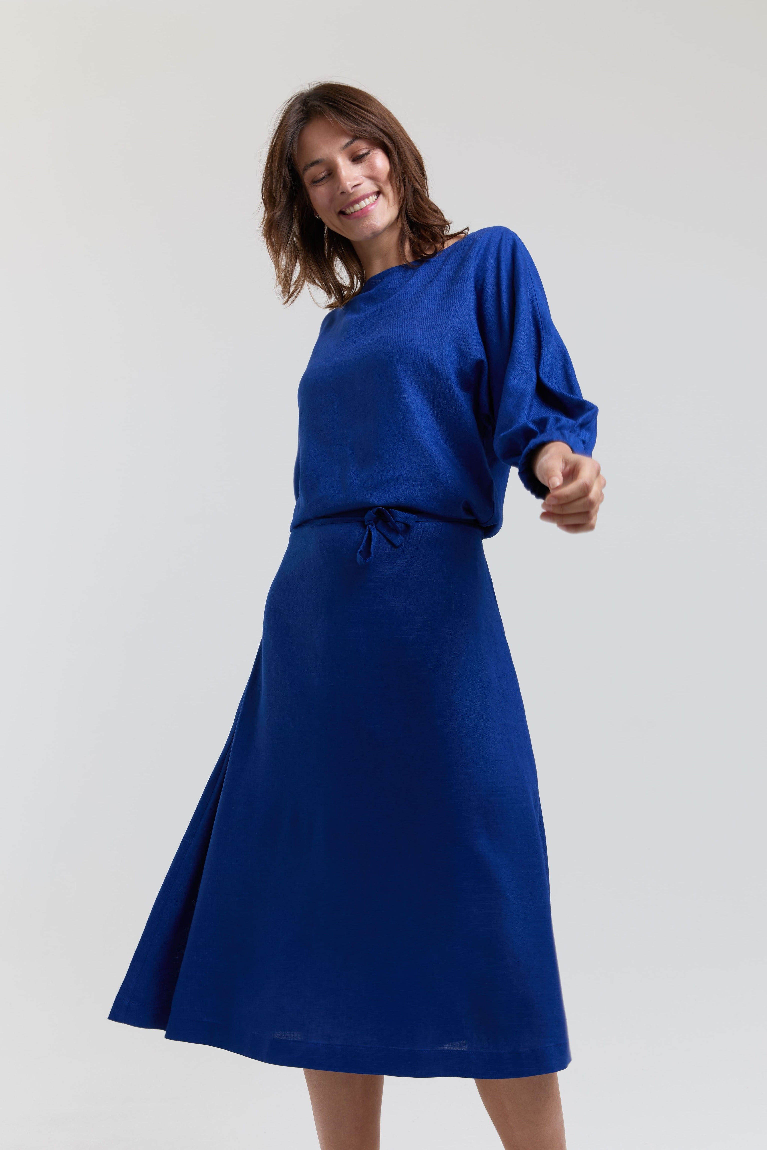 Andrea | Midi Kleid mit langen Ärmeln und verstellbarer Taille in Blau