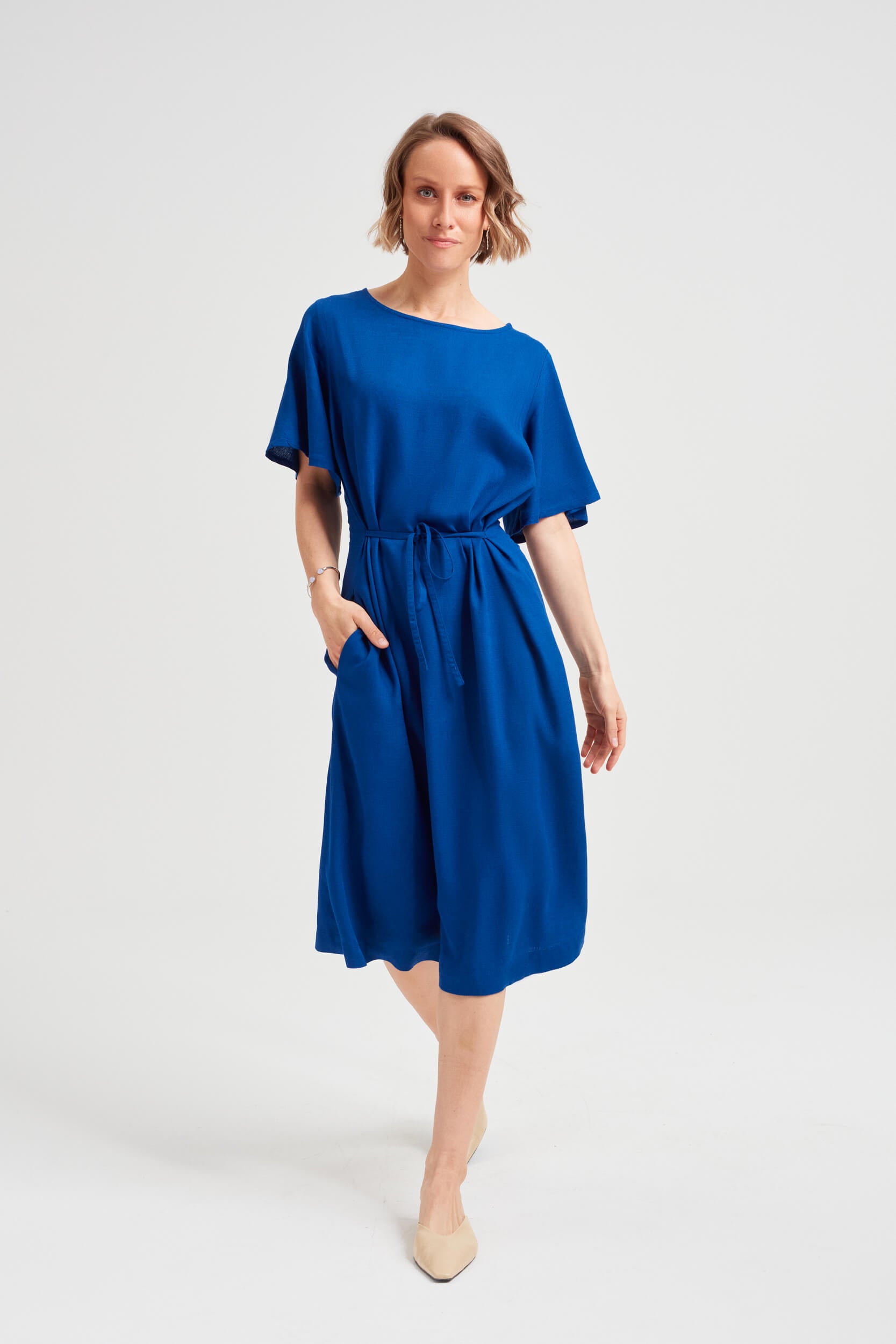 AYANI NIKA cocktailkleid blau stilvoll und feminin
