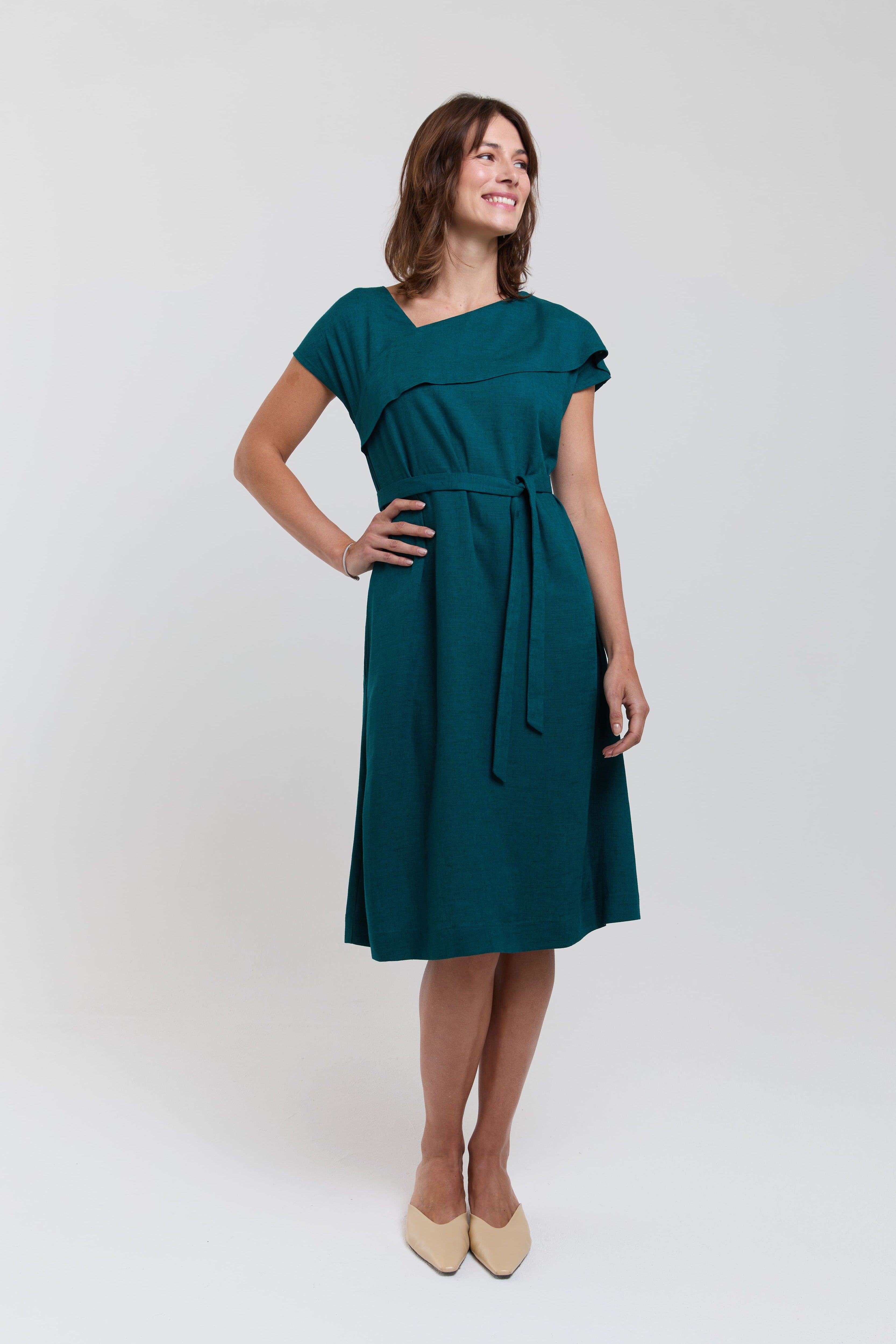 elegantes grünes kleid midi nachhaltige mode damen AYANI
