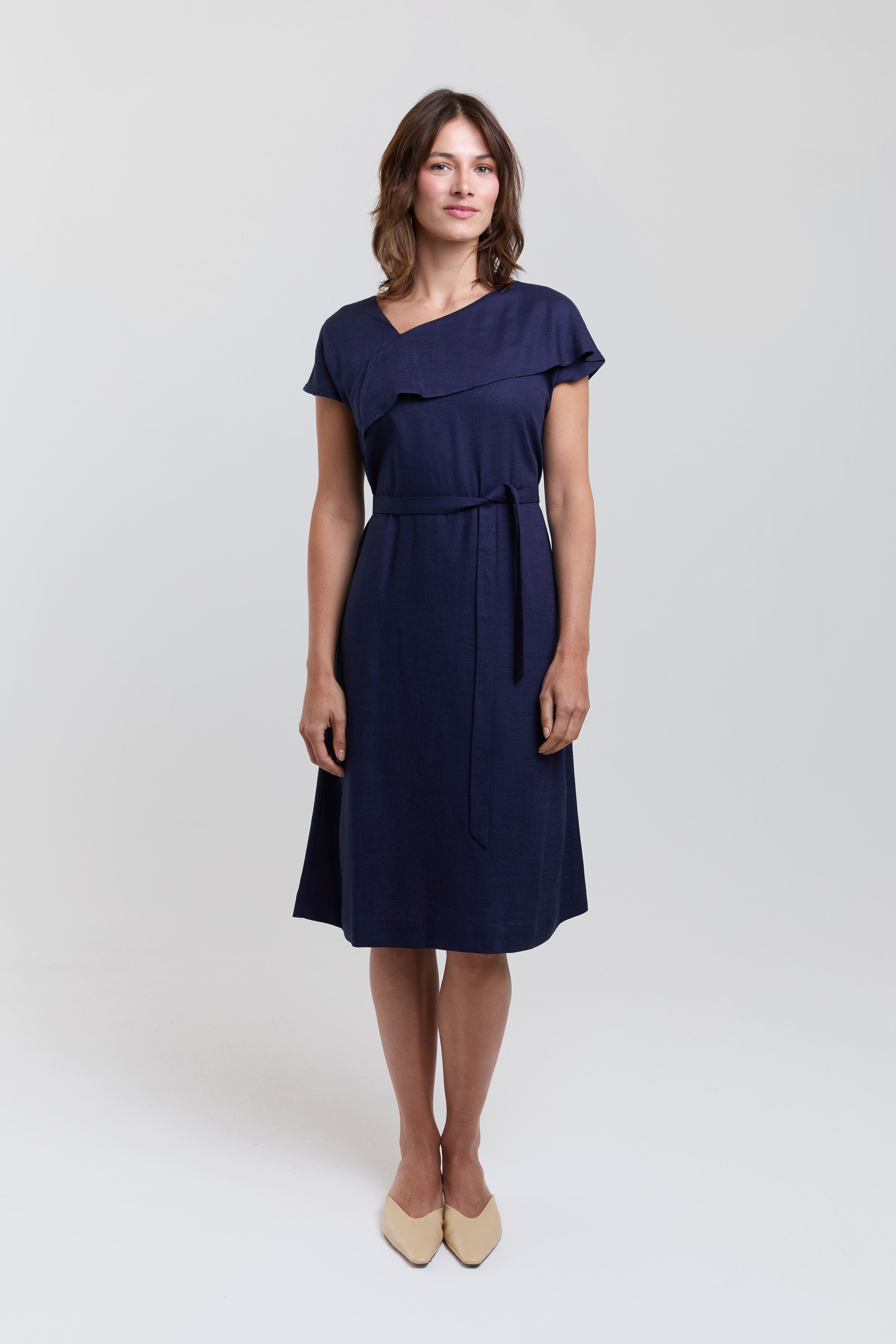 blaues midi kleid damen rüschen ausschnitt elegantes bürokleid AYANI