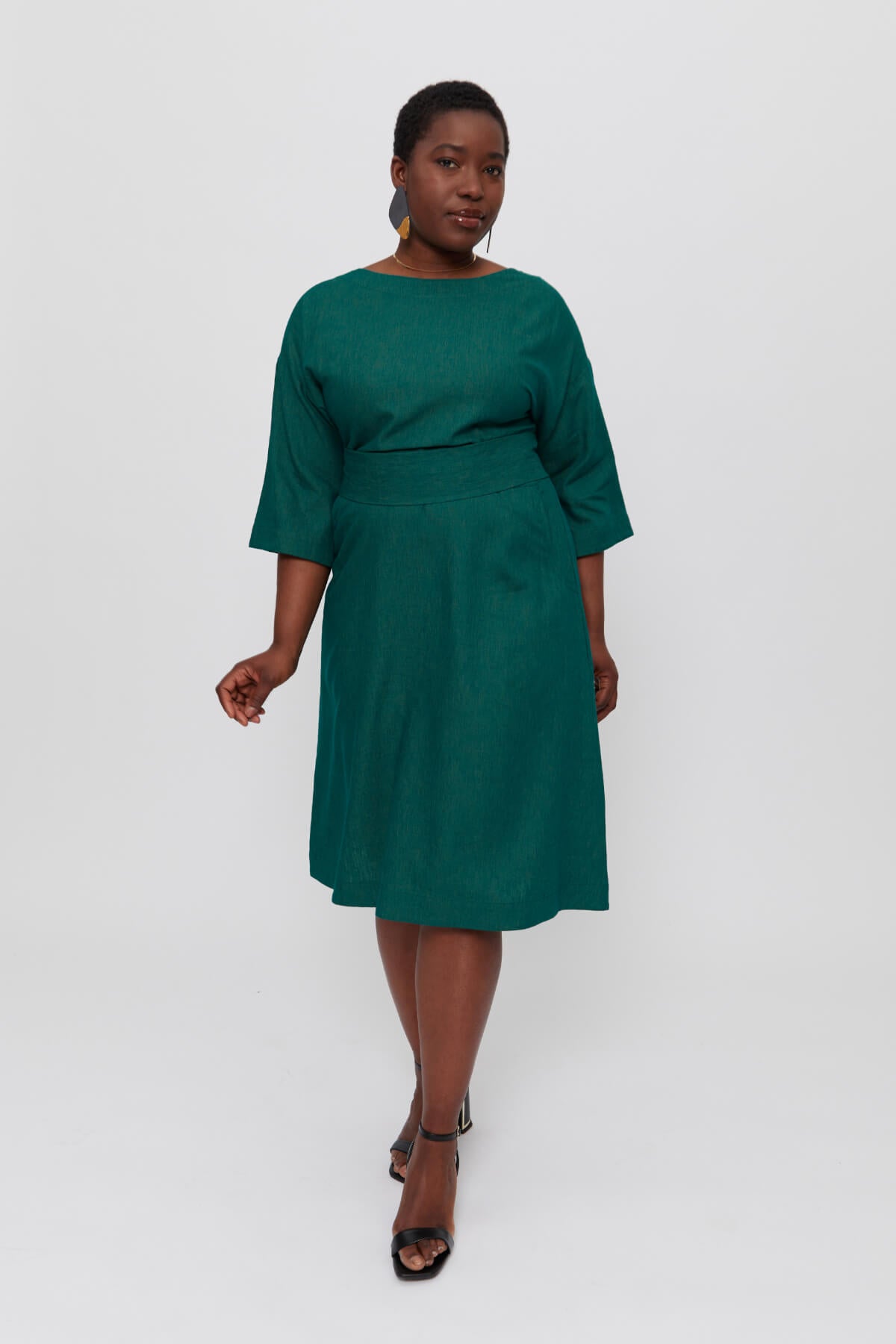 Grünes Cocktailkleid MANE · Festliches Sommer Kleid 2023 · Kleid aus Leinen · Elegantes grünes Kleid  - AYANI