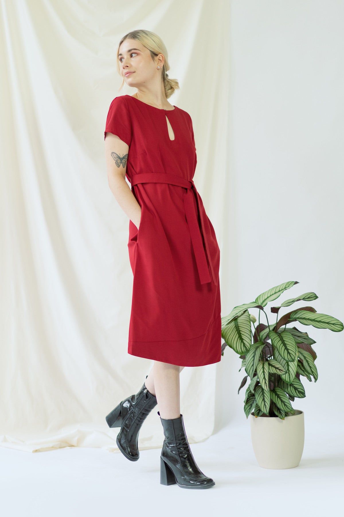 Eva | Dress with Keyhole Neckline in Bordo