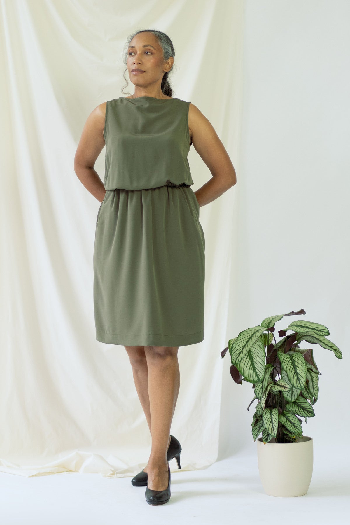 Bella | Sleeveless drapey dress in olive green