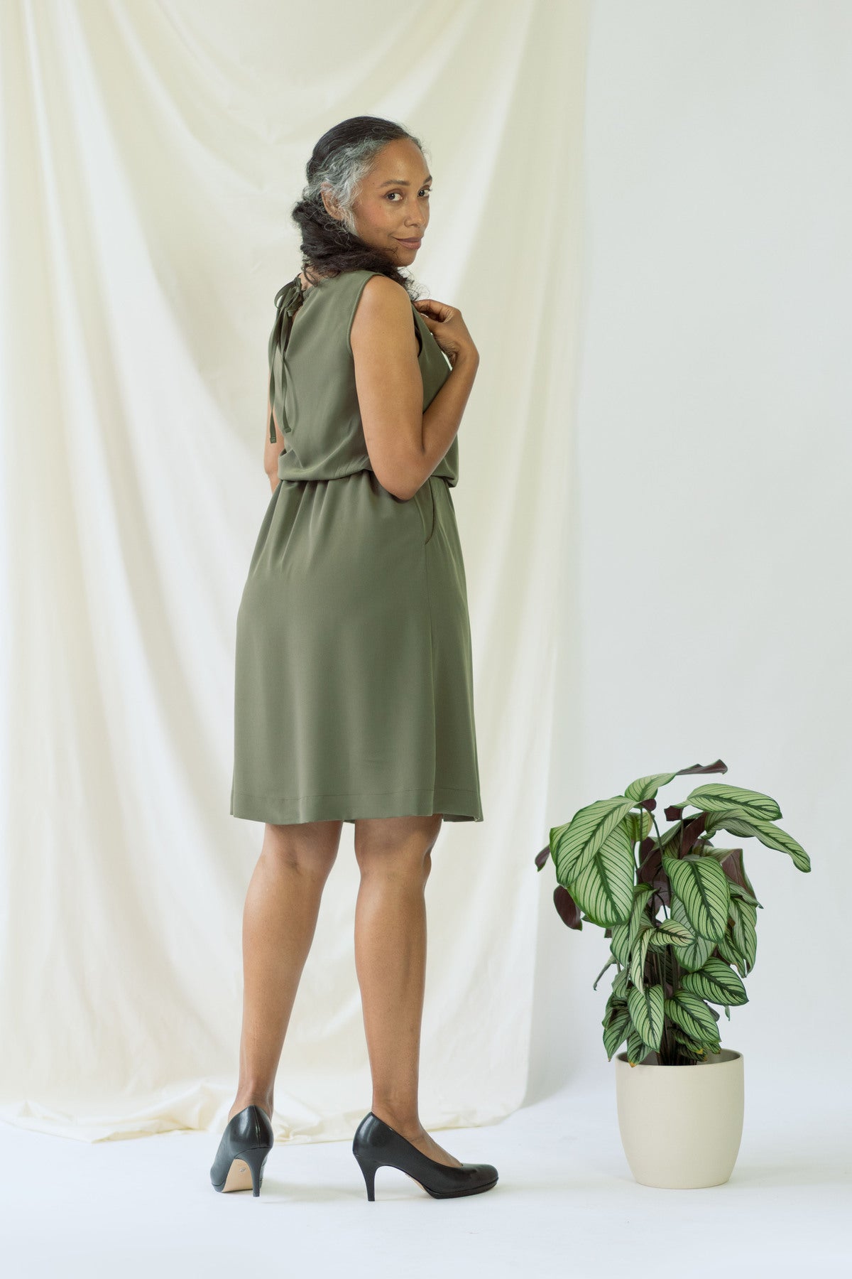 Bella | Sleeveless drapey dress in olive green