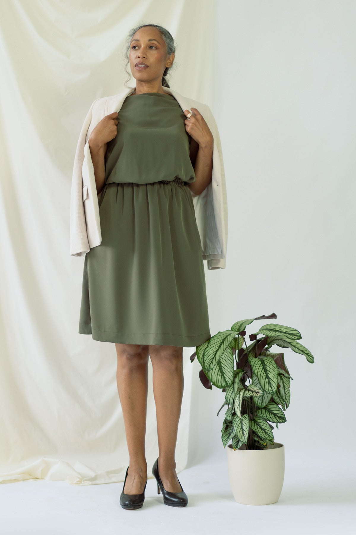 Bella | Sleeveless drapey dress in olive green