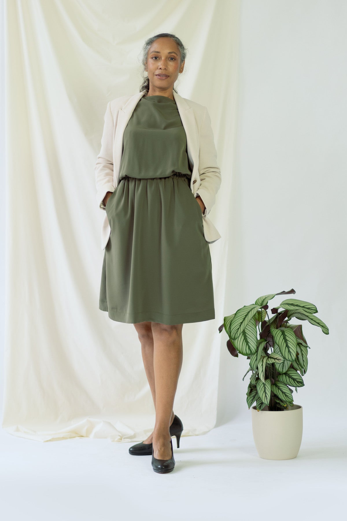 Bella | Sleeveless drapey dress in olive green