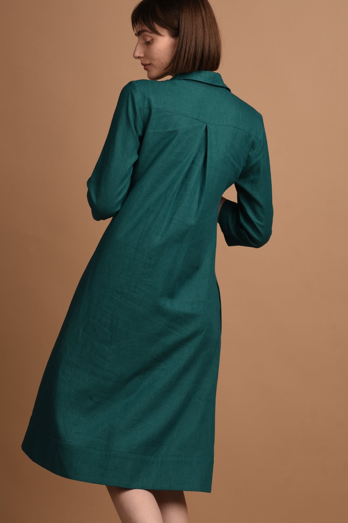 Mariam | Hemdblusenkleid aus Leinen mit breitem Gürtel in Grün