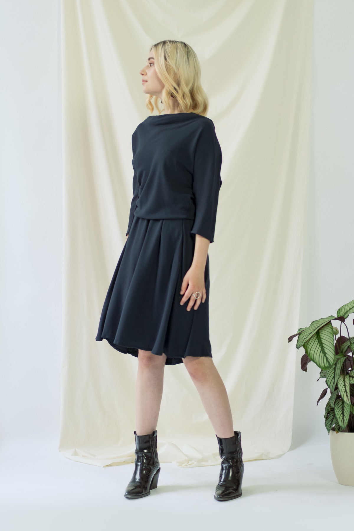 Lisa | Elegantes Kleid in Marineblau mit schulterfreier Option